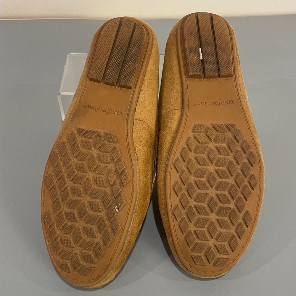 Comfortview The Milena moccasin slip-on flats in a tan faux suede, size 8.5 Wide - Picture 7 of 8